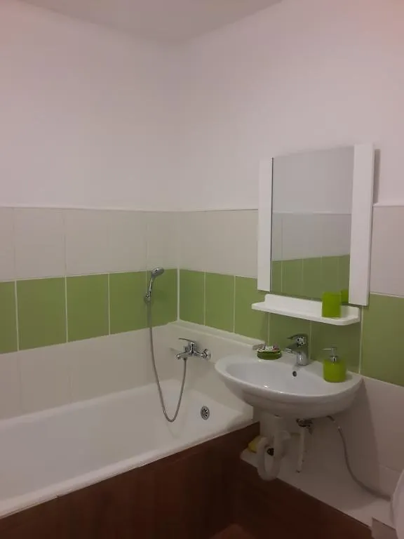 Casa Poporului Apartment 布加勒斯特